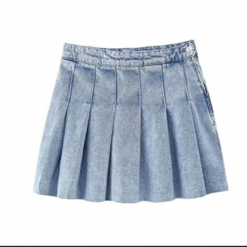 pleated skirt